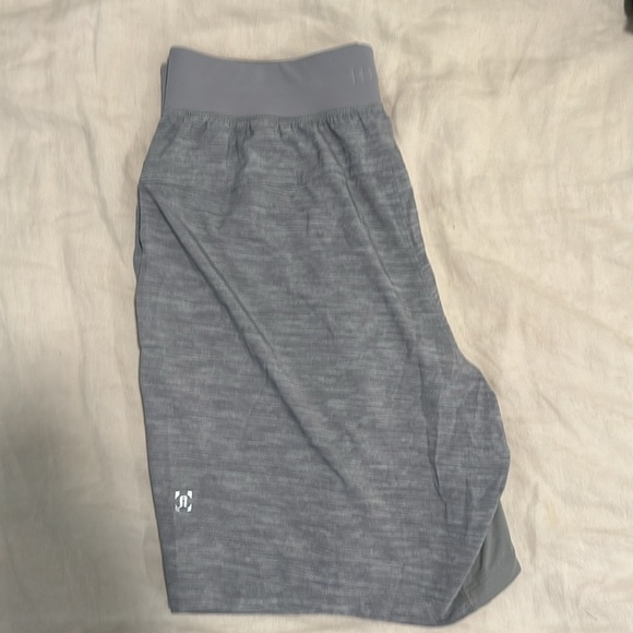 Lululemon THE Short 7” size S - Picture 3 of 4
